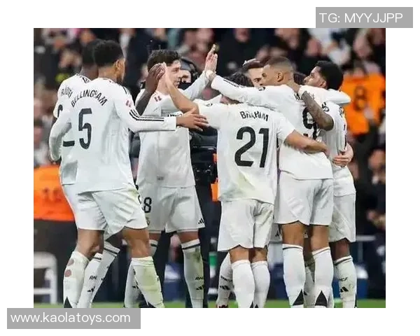 皇马大家长出手！熊皇三拥抱，昔日“宫斗”烟消云散，伯纳乌迎来新篇章